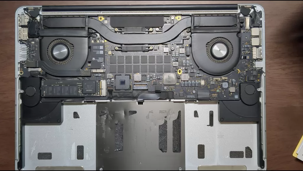 MacBook Pro(2015,A1398)
接着剤　残り